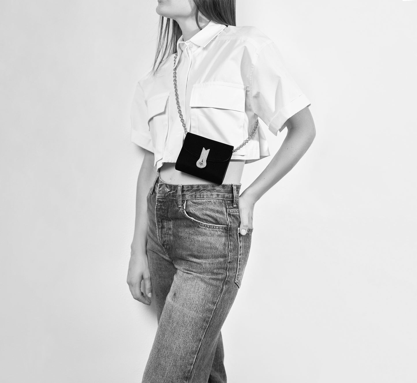 
                  
                    QUEEN MICRO DARK JEANS
                  
                