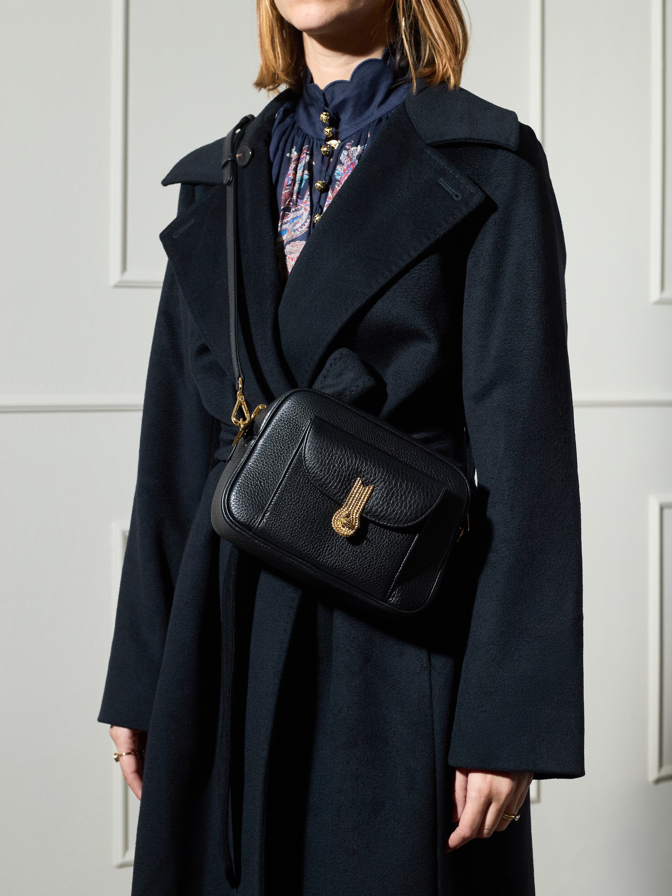QUEEN TRAVEL BLACK